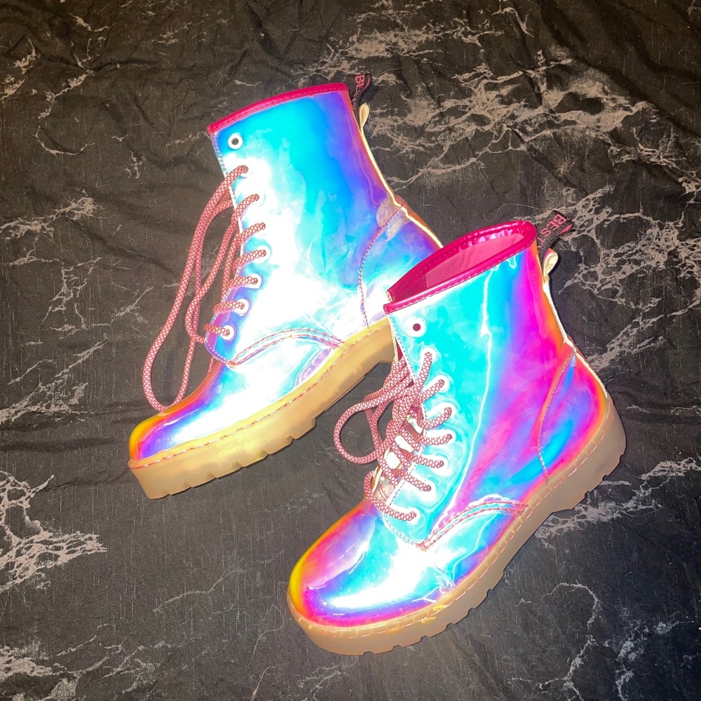 Festy Besty Super Air Combat Boots- iridescent